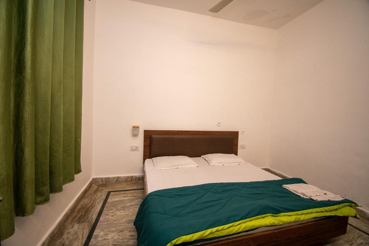 Unplan By Tatsat Hostel Rishikesh Bagian luar foto